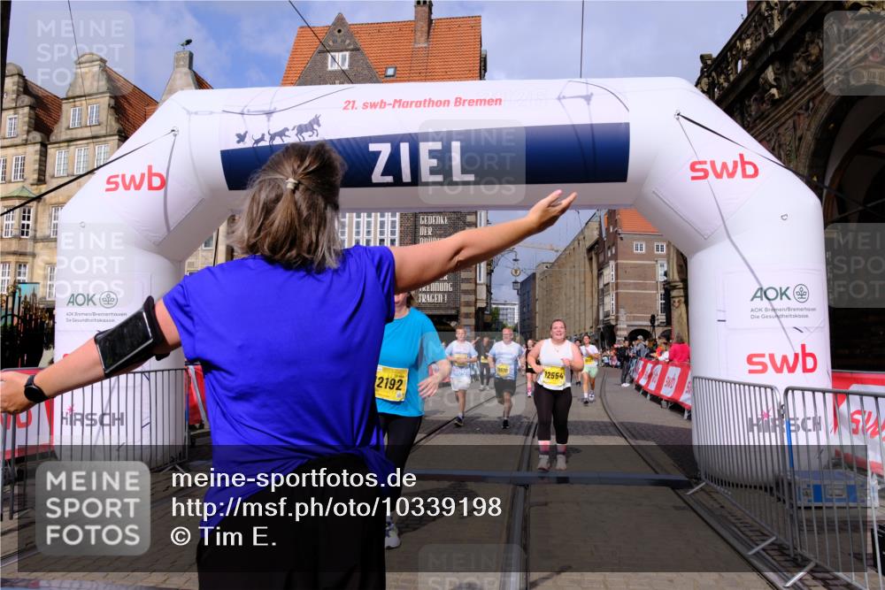 13.09.2026 - 21. swb-Marathon Bremen Tim E. http://msf.ph/oto/10339198 13.09.2026 11:09:20 Ziel 10217, 10321, 10455, 10570, 10599, 10630, 11011, 11053, 11074, 11091, 11138, 11304, 11434, 11531, 11578, 11812, 11905, 11987, 12155, 12192, 12337, 12353, 12438, 12554 meine-sportfotos.de