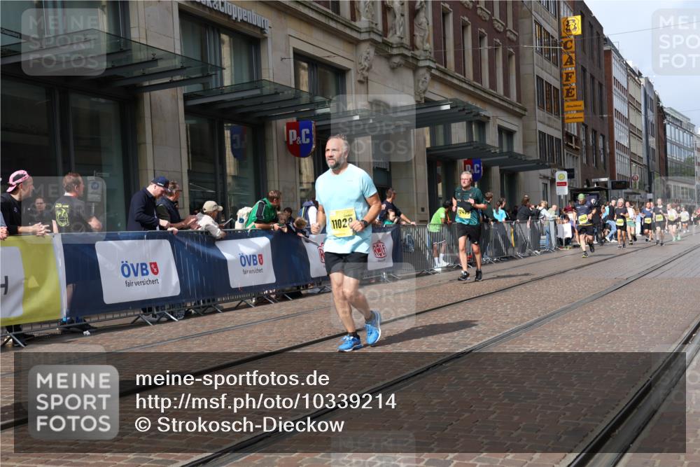13.09.2026 - 21. swb-Marathon Bremen Strokosch-Dieckow http://msf.ph/oto/10339214 13.09.2026 11:06:19 Ziel 10323, 10654, 10795, 10849, 10852, 10853, 10989, 11021, 11028, 11066, 11240, 11370, 12124, 12146, 12217, 12219, 12249, 12485, 10204, 10375, 10376, 10662, 10681, 10682, 11029, 11156, 11340, 11374, 11432, 11460, 11674, 11690, 11729, 11775, 11786, 11849, 12479, 12486 meine-sportfotos.de