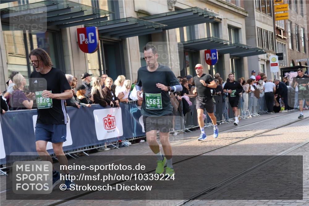 13.09.2026 - 21. swb-Marathon Bremen Strokosch-Dieckow http://msf.ph/oto/10339224 13.09.2026 13:26:44 Ziel 531, 946, 1493, 1494, 2089, 2454, 3076, 3302, 3510, 3527, 4121, 4327, 4397, 4441, 4558, 4563, 4919, 5689, 5937, 5943, 6314, 6455, 6580, 6776, 7027, 7072, 7246, 7317, 7849, 8219, 8303, 9150, 9159, 9511, 9551, 9854, 9878, 10112, 1368, 1649, 2779, 3526, 3603, 3852, 3893, 4077, 4441, 4598, 5054, 5992, 6289, 6375, 6548, 6580, 8112, 9260, 13097, 13195 meine-sportfotos.de