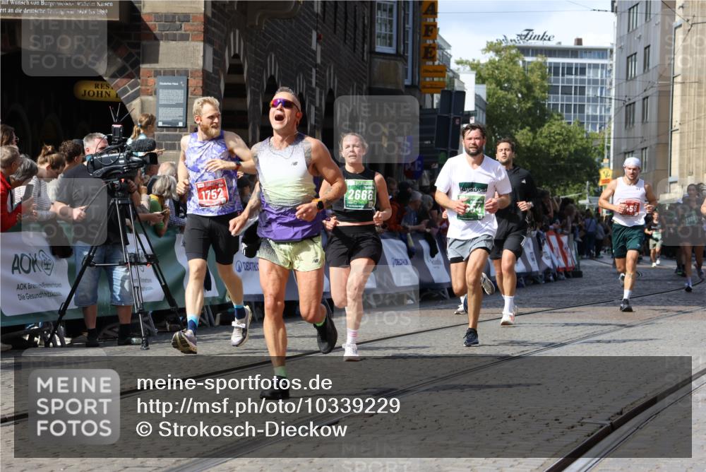 13.09.2026 - 21. swb-Marathon Bremen Strokosch-Dieckow http://msf.ph/oto/10339229 13.09.2026 13:26:03 Ziel 150, 191, 1458, 1647, 1752, 2033, 2421, 2781, 2987, 3124, 3186, 3722, 3806, 4161, 4411, 4439, 4717, 4842, 4927, 5013, 5139, 5622, 5703, 8271, 8545, 8597, 8890, 9440, 9506, 1896, 2666, 3983, 4723, 4724, 5854, 5906, 5934, 6886, 8635 meine-sportfotos.de