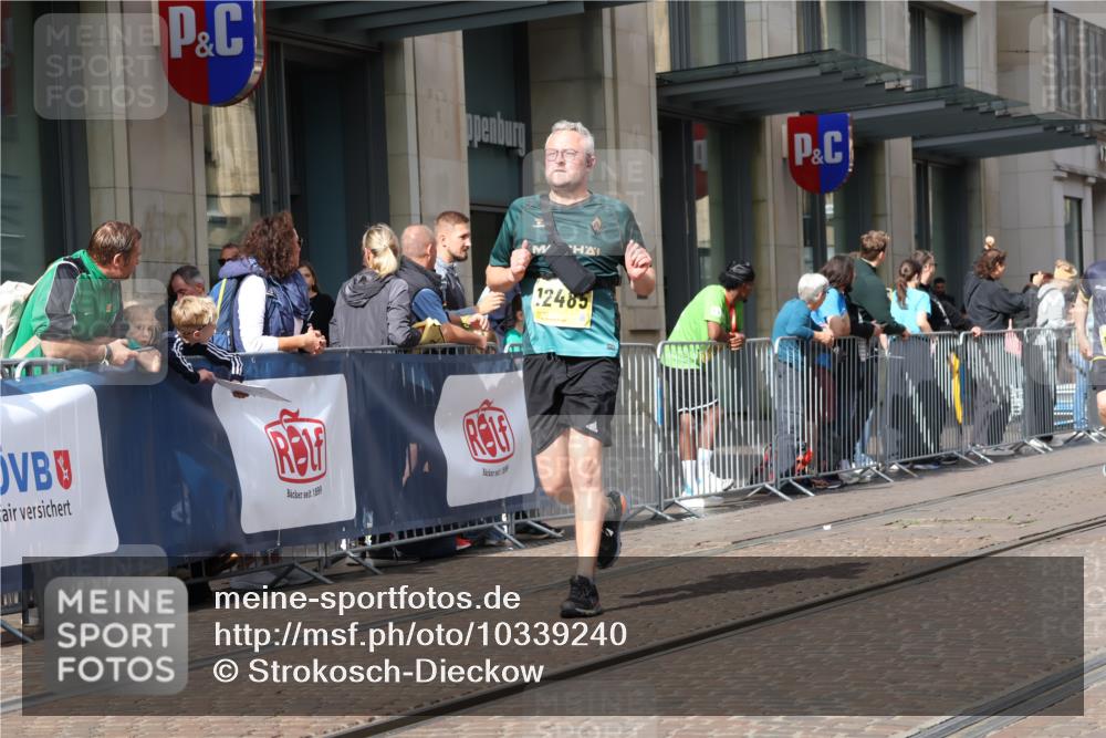 13.09.2026 - 21. swb-Marathon Bremen Strokosch-Dieckow http://msf.ph/oto/10339240 13.09.2026 11:06:20 Ziel 10323, 10654, 10795, 10849, 10852, 10853, 10989, 11021, 11028, 11066, 11240, 11370, 12124, 12146, 12217, 12219, 12249, 12485, 10204, 10375, 10376, 10662, 10681, 10682, 10852, 11029, 11156, 11340, 11374, 11432, 11460, 11674, 11690, 11729, 11775, 11786, 11849, 12479, 12486 meine-sportfotos.de