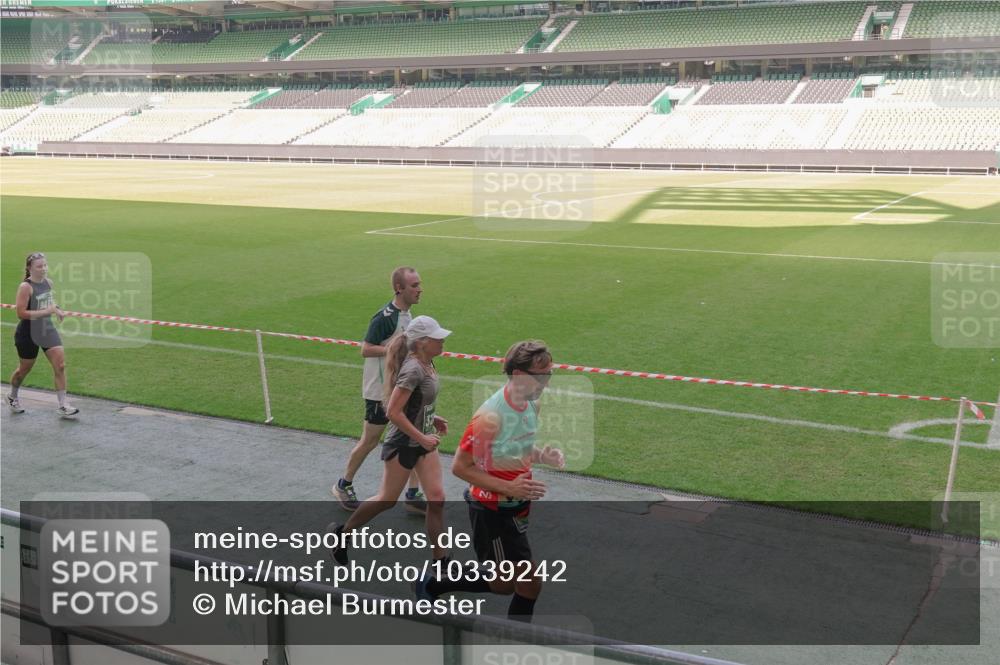 13.09.2026 - 21. swb-Marathon Bremen Michael Burmester http://msf.ph/oto/10339242 13.09.2026 13:18:24 Laufen im Stadion 311, 404, 449, 486, 546, 588, 732, 753, 837, 921, 1057, 1424, 1425, 1431, 1506, 1765, 1790, 1813, 1844, 1868, 2056, 2067, 2096, 2123, 2137, 2224, 2294, 2357, 2358, 2389, 2419, 2453, 2532, 2550, 2557, 2563, 2586, 2601, 2614, 2622, 2647, 2655, 2786, 2845, 2849, 2857, 2879, 2880, 2893, 2944, 2983, 2984, 2999, 3046, 3072, 3096, 3100, 3104, 3146, 3180, 3189, 3195, 3198, 3210, 3285, 3287, 3314, 3337, 3421, 3431, 3476, 3479, 3506, 3537, 3548, 3619, 3633, 3654, 3740, 3879, 4478 meine-sportfotos.de