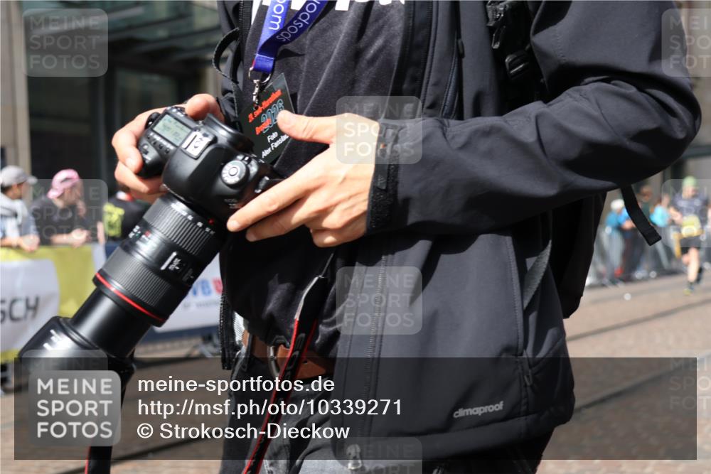 13.09.2026 - 21. swb-Marathon Bremen Strokosch-Dieckow http://msf.ph/oto/10339271 13.09.2026 11:06:22 Ziel 10323, 10378, 10654, 10663, 10795, 10849, 10989, 11021, 11066, 11240, 11370, 12124, 12146, 12219, 12249, 12485, 10204, 10375, 10376, 10662, 10681, 10682, 10852, 10853, 11028, 11029, 11156, 11340, 11374, 11432, 11460, 11674, 11690, 11729, 11775, 11786, 11849, 12217, 12479, 12486 meine-sportfotos.de