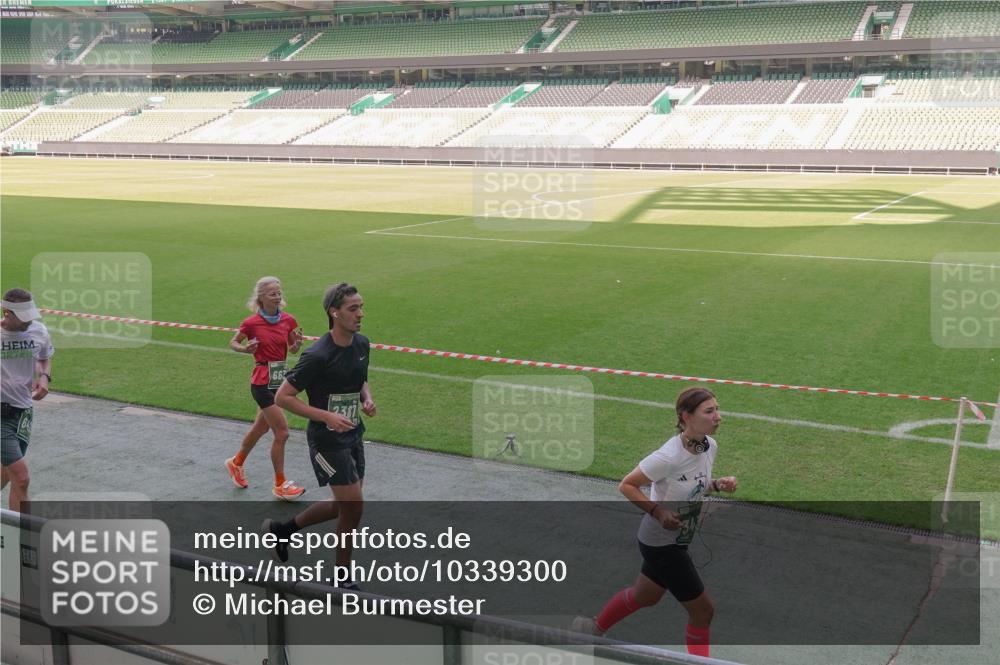 13.09.2026 - 21. swb-Marathon Bremen Michael Burmester http://msf.ph/oto/10339300 13.09.2026 13:18:34 Laufen im Stadion 311, 404, 486, 512, 546, 588, 732, 753, 837, 921, 1424, 1425, 1431, 1506, 1765, 1790, 1844, 1868, 2056, 2067, 2096, 2123, 2137, 2224, 2240, 2294, 2357, 2358, 2389, 2419, 2453, 2532, 2557, 2563, 2601, 2614, 2622, 2647, 2655, 2703, 2786, 2843, 2845, 2849, 2857, 2879, 2880, 2893, 2944, 2983, 2984, 2999, 3031, 3046, 3072, 3096, 3100, 3104, 3146, 3180, 3189, 3195, 3198, 3210, 3285, 3287, 3314, 3337, 3421, 3431, 3476, 3537, 3548, 3619, 3633, 3654, 3740, 3879, 4478 meine-sportfotos.de