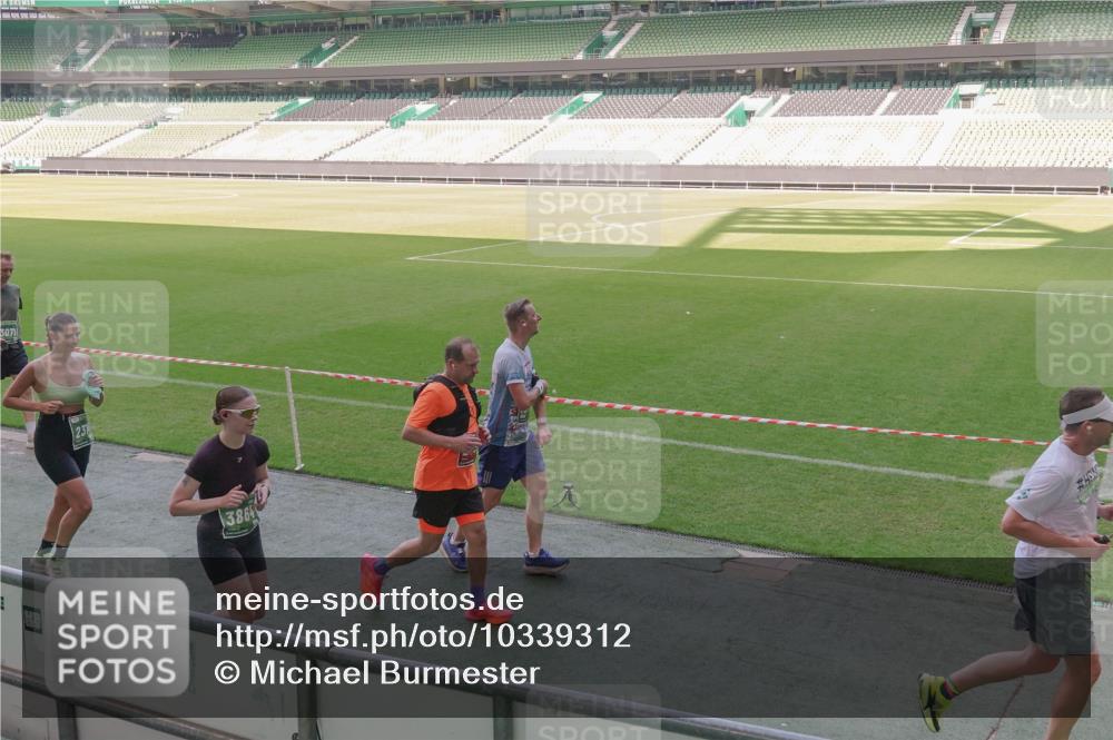 13.09.2026 - 21. swb-Marathon Bremen Michael Burmester http://msf.ph/oto/10339312 13.09.2026 13:18:36 Laufen im Stadion 311, 404, 486, 512, 546, 588, 732, 753, 837, 921, 1424, 1425, 1431, 1506, 1765, 1790, 1844, 1868, 2056, 2067, 2096, 2123, 2137, 2224, 2240, 2294, 2357, 2358, 2389, 2419, 2453, 2532, 2557, 2563, 2601, 2614, 2622, 2647, 2655, 2689, 2703, 2786, 2843, 2845, 2849, 2857, 2879, 2880, 2893, 2944, 2983, 2984, 2999, 3031, 3046, 3072, 3096, 3100, 3104, 3146, 3180, 3189, 3195, 3198, 3210, 3285, 3287, 3314, 3337, 3421, 3431, 3476, 3537, 3548, 3619, 3633, 3654, 3740, 3879, 4478 meine-sportfotos.de