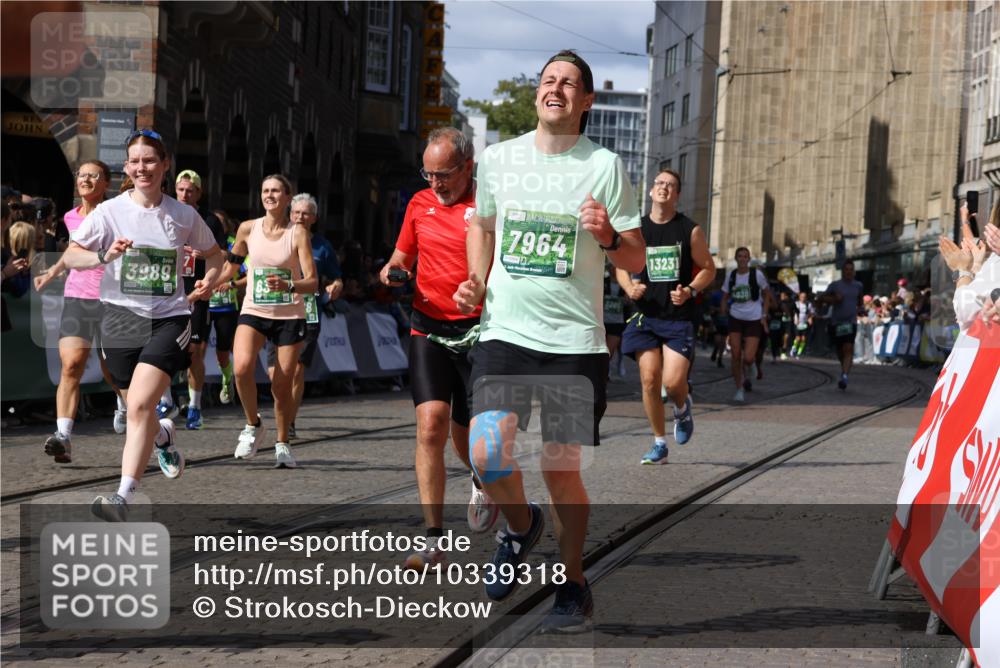 13.09.2026 - 21. swb-Marathon Bremen Strokosch-Dieckow http://msf.ph/oto/10339318 13.09.2026 13:31:46 Ziel 922, 1600, 1627, 2244, 2602, 2707, 3152, 3343, 3392, 3396, 3579, 3859, 4258, 4273, 4477, 4692, 4889, 5375, 5504, 5720, 5765, 5979, 6039, 6147, 6581, 6968, 6971, 7001, 7032, 7296, 7812, 8035, 8042, 8205, 8239, 8339, 8342, 8364, 8495, 8522, 8726, 9147, 9155, 9293, 9822, 9903, 13066, 578, 846, 2934, 3205, 3278, 3946, 4030, 4979, 4998, 5158, 5325, 6116, 6354, 7242, 7526, 7790, 8048, 8247, 8610, 8970, 9016, 9188, 9640, 9785 meine-sportfotos.de