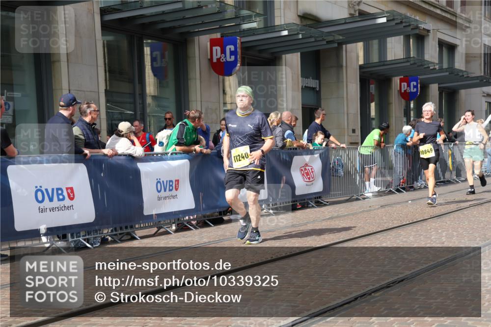 13.09.2026 - 21. swb-Marathon Bremen Strokosch-Dieckow http://msf.ph/oto/10339325 13.09.2026 11:06:25 Ziel 10323, 10378, 10654, 10663, 10795, 10849, 10989, 11021, 11066, 11240, 11370, 12124, 12146, 12219, 12249, 12485, 10375, 10376, 10681, 10682, 10852, 10853, 11028, 11029, 11340, 11374, 11432, 11460, 11674, 11690, 11729, 11786, 11849, 12217, 12479 meine-sportfotos.de