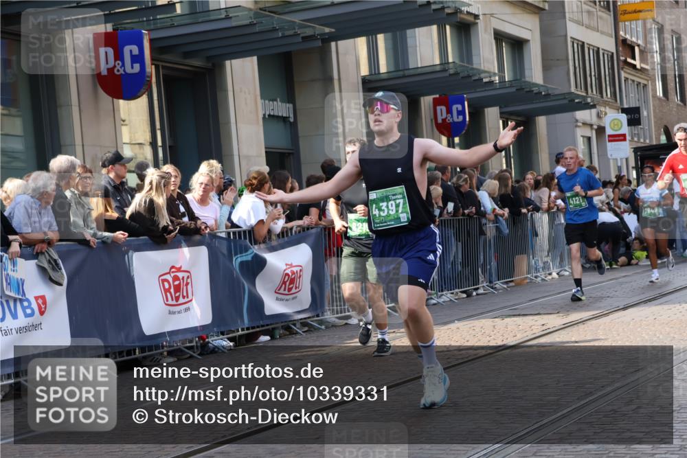 13.09.2026 - 21. swb-Marathon Bremen Strokosch-Dieckow http://msf.ph/oto/10339331 13.09.2026 13:26:48 Ziel 531, 946, 1493, 1494, 2089, 2454, 3076, 3273, 3302, 3510, 3527, 4121, 4327, 4397, 4558, 4563, 5689, 5943, 6455, 6776, 7027, 7072, 7246, 7317, 7849, 8219, 8303, 9150, 9159, 9343, 9511, 9854, 9878, 10112, 10113, 1368, 2779, 3526, 3852, 3893, 4077, 4441, 4598, 4919, 5054, 5937, 6289, 6314, 6375, 6548, 6580, 8112, 8303, 9260, 9551, 13097 meine-sportfotos.de