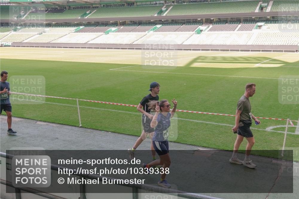 13.09.2026 - 21. swb-Marathon Bremen Michael Burmester http://msf.ph/oto/10339338 13.09.2026 13:18:42 Laufen im Stadion 311, 333, 404, 486, 512, 546, 732, 753, 837, 921, 938, 1424, 1425, 1431, 1506, 1765, 1790, 1844, 1868, 2056, 2096, 2123, 2137, 2224, 2240, 2294, 2315, 2357, 2358, 2389, 2419, 2453, 2557, 2563, 2601, 2614, 2622, 2647, 2655, 2689, 2703, 2786, 2843, 2845, 2849, 2857, 2879, 2880, 2893, 2944, 2983, 2984, 2999, 3031, 3046, 3072, 3096, 3100, 3146, 3180, 3189, 3198, 3210, 3285, 3287, 3314, 3337, 3421, 3431, 3476, 3537, 3548, 3619, 3633, 3654, 3740, 3879, 4478 meine-sportfotos.de