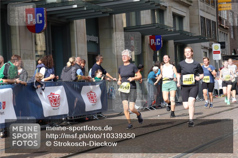 13.09.2026 - 21. swb-Marathon Bremen Strokosch-Dieckow http://msf.ph/oto/10339350 13.09.2026 11:06:26 Ziel 10323, 10378, 10654, 10663, 10795, 10849, 10989, 11021, 11066, 11240, 11370, 12124, 12146, 12219, 12249, 12485, 10375, 10376, 10681, 10682, 10852, 10853, 11028, 11029, 11340, 11374, 11432, 11460, 11674, 11690, 11729, 11786, 11849, 12217, 12479, 12485 meine-sportfotos.de