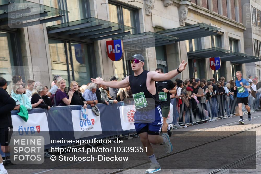 13.09.2026 - 21. swb-Marathon Bremen Strokosch-Dieckow http://msf.ph/oto/10339351 13.09.2026 13:26:49 Ziel 531, 946, 1493, 1494, 2089, 2454, 3076, 3273, 3302, 3510, 3527, 4121, 4327, 4397, 4558, 4563, 5689, 5943, 6071, 6288, 6455, 6776, 7027, 7072, 7246, 7317, 7849, 8219, 9150, 9159, 9343, 9511, 9760, 9854, 9878, 10112, 10113, 531, 1368, 2779, 3510, 3526, 3852, 3893, 4077, 4441, 4598, 4919, 5054, 5937, 6289, 6314, 6375, 6548, 6580, 7246, 7317, 8112, 8303, 9260, 9551, 13097 meine-sportfotos.de