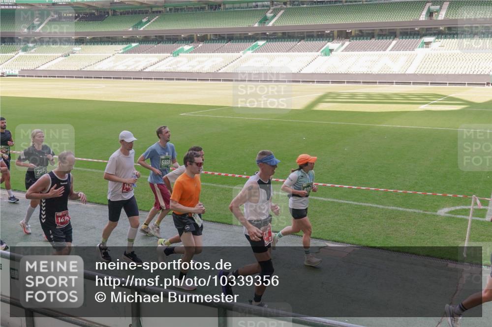 13.09.2026 - 21. swb-Marathon Bremen Michael Burmester http://msf.ph/oto/10339356 13.09.2026 13:18:46 Laufen im Stadion 311, 333, 404, 486, 512, 546, 732, 753, 837, 921, 938, 1424, 1425, 1431, 1506, 1765, 1790, 1844, 1868, 2056, 2096, 2123, 2137, 2224, 2240, 2294, 2315, 2357, 2358, 2389, 2419, 2453, 2557, 2563, 2601, 2614, 2622, 2647, 2689, 2703, 2786, 2843, 2845, 2849, 2857, 2879, 2880, 2893, 2944, 2983, 2984, 2999, 3031, 3046, 3072, 3096, 3100, 3146, 3180, 3189, 3198, 3210, 3285, 3287, 3337, 3421, 3431, 3476, 3537, 3548, 3619, 3633, 3654, 3740, 3879, 4478 meine-sportfotos.de