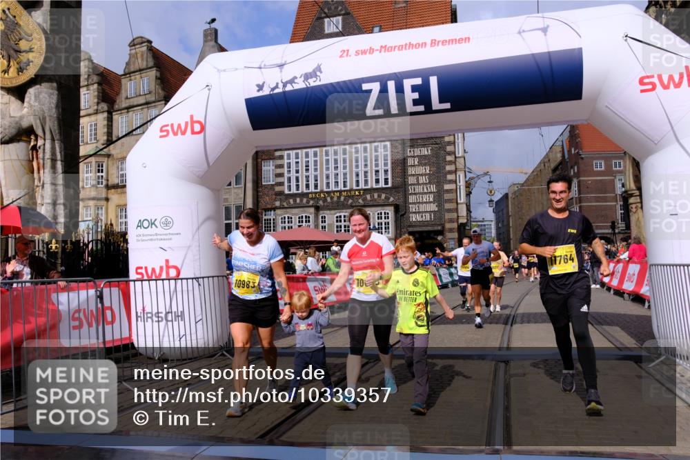 13.09.2026 - 21. swb-Marathon Bremen Tim E. http://msf.ph/oto/10339357 13.09.2026 11:09:33 Ziel 10314, 10321, 10556, 10570, 10630, 10664, 10686, 10694, 10769, 10823, 10983, 11091, 11138, 11304, 11578, 11764, 11882, 11883, 11914, 11915, 11987, 11995, 12155, 12322, 12337, 12491, 13607 meine-sportfotos.de