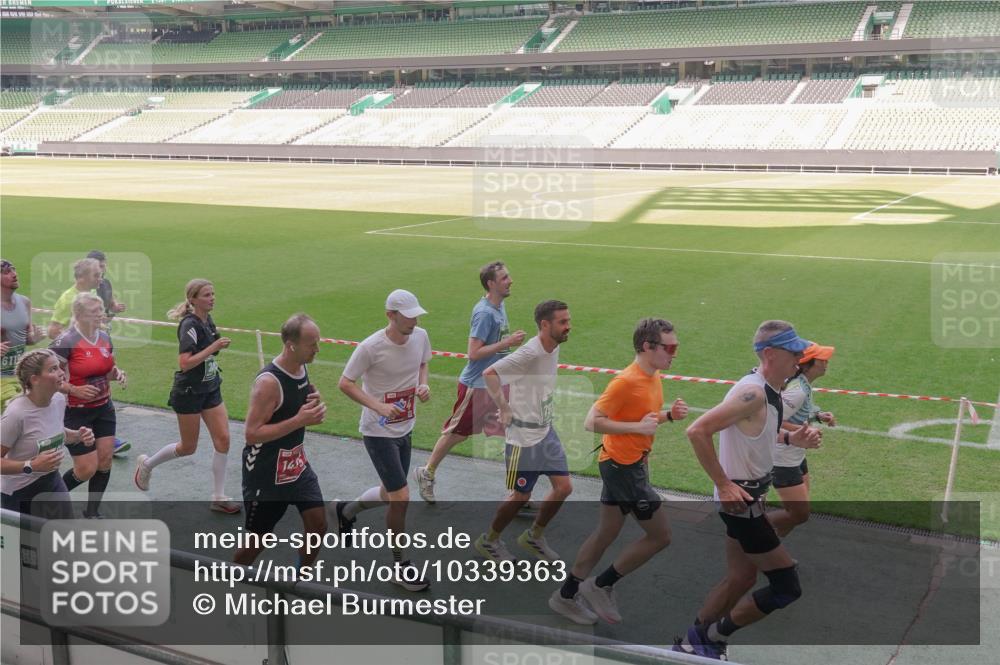 13.09.2026 - 21. swb-Marathon Bremen Michael Burmester http://msf.ph/oto/10339363 13.09.2026 13:18:47 Laufen im Stadion 311, 333, 404, 486, 512, 546, 732, 753, 837, 921, 938, 1424, 1425, 1431, 1506, 1765, 1790, 1844, 1868, 2056, 2096, 2123, 2137, 2224, 2240, 2294, 2315, 2357, 2358, 2389, 2419, 2453, 2557, 2563, 2601, 2614, 2622, 2647, 2689, 2703, 2786, 2843, 2845, 2849, 2857, 2879, 2880, 2893, 2944, 2983, 2984, 2999, 3031, 3046, 3072, 3096, 3100, 3146, 3180, 3189, 3198, 3210, 3285, 3287, 3337, 3421, 3431, 3476, 3537, 3548, 3619, 3633, 3654, 3740, 3879, 4478 meine-sportfotos.de