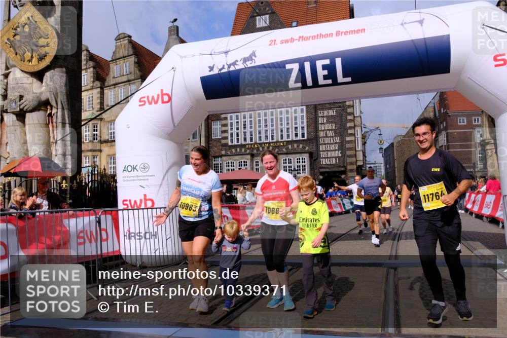 13.09.2026 - 21. swb-Marathon Bremen Tim E. http://msf.ph/oto/10339371 13.09.2026 11:09:33 Ziel 10314, 10321, 10556, 10570, 10630, 10664, 10686, 10694, 10769, 10823, 10983, 11091, 11138, 11304, 11578, 11764, 11882, 11883, 11914, 11915, 11987, 11995, 12155, 12322, 12337, 12491, 13607 meine-sportfotos.de
