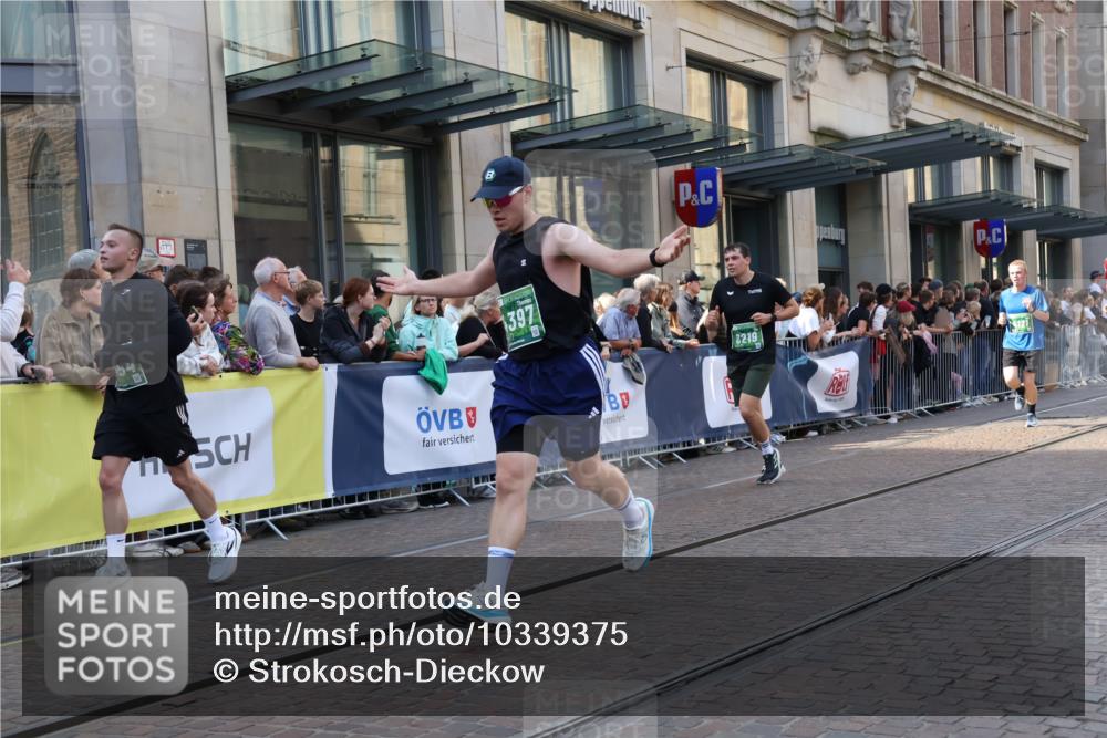13.09.2026 - 21. swb-Marathon Bremen Strokosch-Dieckow http://msf.ph/oto/10339375 13.09.2026 13:26:49 Ziel 531, 946, 1493, 1494, 2089, 2454, 3076, 3273, 3302, 3510, 3527, 4121, 4327, 4397, 4558, 4563, 5689, 5943, 6071, 6288, 6455, 6776, 7027, 7072, 7246, 7317, 7849, 8219, 9150, 9159, 9343, 9511, 9760, 9854, 9878, 10112, 10113, 531, 1368, 2779, 3510, 3526, 3852, 3893, 4077, 4441, 4598, 4919, 5054, 5937, 6289, 6314, 6375, 6548, 6580, 7246, 7317, 8112, 8303, 9260, 9551, 13097 meine-sportfotos.de