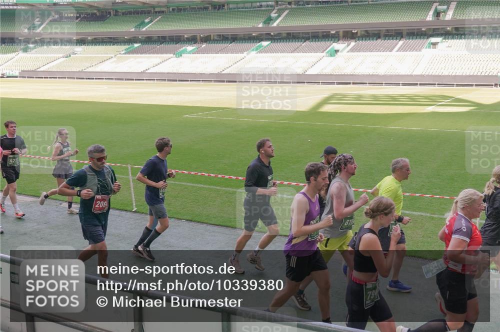 13.09.2026 - 21. swb-Marathon Bremen Michael Burmester http://msf.ph/oto/10339380 13.09.2026 13:18:49 Laufen im Stadion 311, 333, 404, 486, 512, 546, 732, 753, 837, 921, 938, 1424, 1425, 1431, 1506, 1765, 1790, 1844, 1868, 2056, 2123, 2137, 2224, 2240, 2294, 2315, 2357, 2358, 2419, 2453, 2557, 2563, 2601, 2614, 2622, 2647, 2689, 2702, 2703, 2722, 2786, 2843, 2845, 2849, 2857, 2879, 2880, 2893, 2944, 2983, 2984, 2999, 3031, 3046, 3072, 3096, 3100, 3146, 3180, 3189, 3198, 3210, 3285, 3287, 3337, 3421, 3431, 3476, 3537, 3548, 3619, 3633, 3654, 3740, 3879, 4478 meine-sportfotos.de