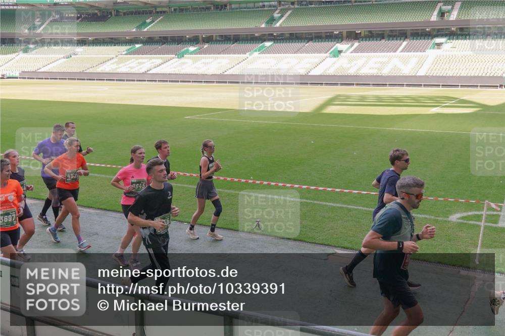 13.09.2026 - 21. swb-Marathon Bremen Michael Burmester http://msf.ph/oto/10339391 13.09.2026 13:18:50 Laufen im Stadion 311, 333, 404, 486, 512, 546, 732, 753, 837, 921, 938, 1156, 1424, 1425, 1431, 1506, 1765, 1790, 1844, 1868, 2056, 2123, 2137, 2224, 2240, 2294, 2315, 2357, 2358, 2419, 2453, 2557, 2563, 2601, 2614, 2622, 2647, 2689, 2702, 2703, 2722, 2786, 2843, 2845, 2849, 2857, 2879, 2880, 2893, 2944, 2983, 2984, 2999, 3031, 3046, 3072, 3096, 3100, 3146, 3180, 3189, 3198, 3210, 3285, 3287, 3337, 3421, 3431, 3476, 3537, 3548, 3619, 3633, 3654, 3740, 3879, 4478 meine-sportfotos.de
