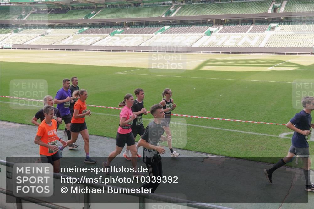 13.09.2026 - 21. swb-Marathon Bremen Michael Burmester http://msf.ph/oto/10339392 13.09.2026 13:18:50 Laufen im Stadion 311, 333, 404, 486, 512, 546, 732, 753, 837, 921, 938, 1156, 1424, 1425, 1431, 1506, 1765, 1790, 1844, 1868, 2056, 2123, 2137, 2224, 2240, 2294, 2315, 2357, 2358, 2419, 2453, 2557, 2563, 2601, 2614, 2622, 2647, 2689, 2702, 2703, 2722, 2786, 2843, 2845, 2849, 2857, 2879, 2880, 2893, 2944, 2983, 2984, 2999, 3031, 3046, 3072, 3096, 3100, 3146, 3180, 3189, 3198, 3210, 3285, 3287, 3337, 3421, 3431, 3476, 3537, 3548, 3619, 3633, 3654, 3740, 3879, 4478 meine-sportfotos.de