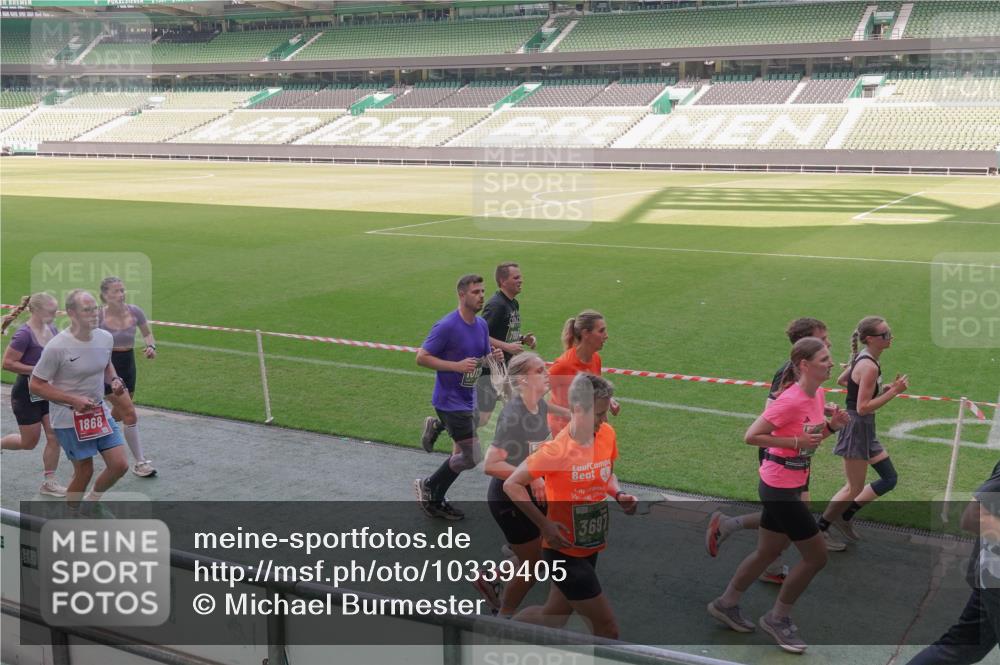 13.09.2026 - 21. swb-Marathon Bremen Michael Burmester http://msf.ph/oto/10339405 13.09.2026 13:18:51 Laufen im Stadion 311, 333, 404, 486, 512, 546, 732, 753, 837, 921, 938, 1156, 1424, 1425, 1431, 1506, 1765, 1790, 1844, 1868, 2056, 2123, 2137, 2224, 2240, 2294, 2315, 2357, 2358, 2419, 2453, 2557, 2563, 2601, 2614, 2622, 2647, 2689, 2702, 2703, 2722, 2786, 2843, 2845, 2849, 2857, 2879, 2880, 2893, 2944, 2983, 2984, 2999, 3031, 3046, 3072, 3096, 3100, 3146, 3180, 3189, 3198, 3210, 3285, 3287, 3337, 3421, 3431, 3476, 3537, 3548, 3619, 3633, 3654, 3740, 3879, 4478 meine-sportfotos.de