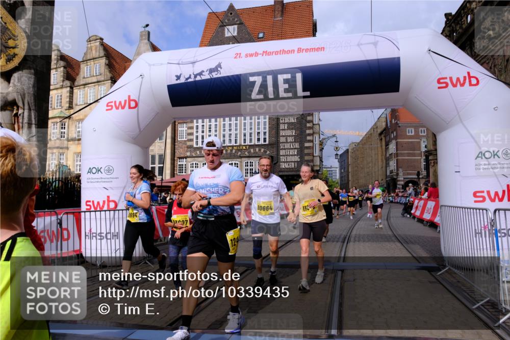 13.09.2026 - 21. swb-Marathon Bremen Tim E. http://msf.ph/oto/10339435 13.09.2026 11:09:36 Ziel 10314, 10556, 10664, 10686, 10694, 10769, 10823, 10981, 10983, 11091, 11225, 11304, 11578, 11764, 11882, 11883, 11914, 11915, 11987, 11995, 12155, 12322, 12337, 12491, 13607 meine-sportfotos.de