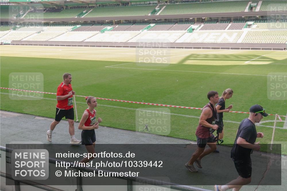 13.09.2026 - 21. swb-Marathon Bremen Michael Burmester http://msf.ph/oto/10339442 13.09.2026 13:18:57 Laufen im Stadion 311, 333, 404, 486, 512, 546, 732, 753, 837, 921, 938, 1156, 1424, 1425, 1431, 1506, 1765, 1790, 1844, 1868, 2056, 2123, 2137, 2224, 2240, 2294, 2315, 2357, 2358, 2453, 2557, 2563, 2601, 2614, 2622, 2626, 2647, 2689, 2702, 2703, 2722, 2786, 2843, 2845, 2849, 2857, 2879, 2880, 2893, 2944, 2983, 2999, 3031, 3046, 3072, 3096, 3100, 3116, 3146, 3180, 3189, 3198, 3210, 3243, 3263, 3285, 3287, 3315, 3337, 3421, 3476, 3537, 3548, 3619, 3633, 3654, 3740, 3879, 4478 meine-sportfotos.de