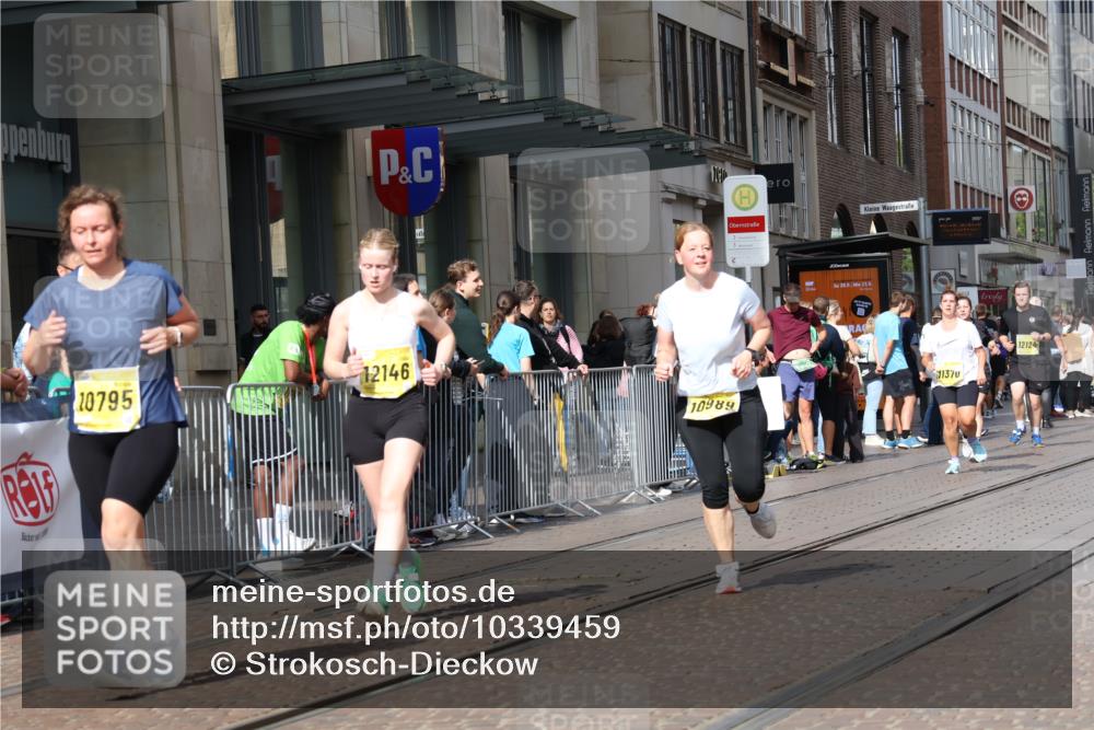 13.09.2026 - 21. swb-Marathon Bremen Strokosch-Dieckow http://msf.ph/oto/10339459 13.09.2026 11:06:29 Ziel 10323, 10378, 10654, 10663, 10795, 10849, 10989, 11021, 11066, 11257, 11370, 12124, 12146, 12219, 12249, 10375, 10376, 10681, 10682, 10852, 10853, 11028, 11029, 11240, 11340, 11374, 11432, 11460, 11674, 11690, 11729, 11786, 11849, 12217, 12479, 12485 meine-sportfotos.de