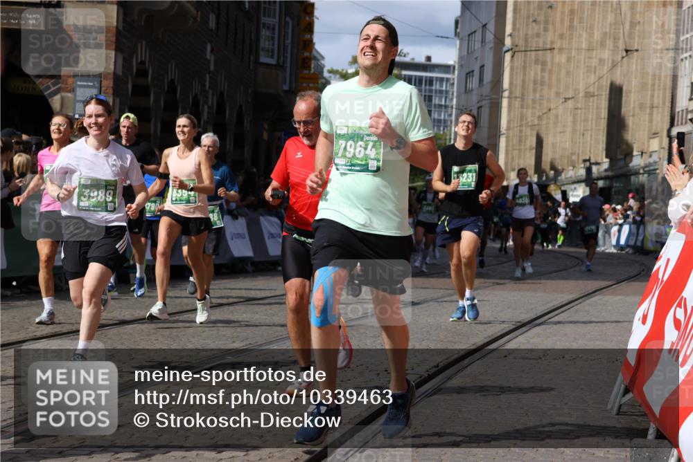 13.09.2026 - 21. swb-Marathon Bremen Strokosch-Dieckow http://msf.ph/oto/10339463 13.09.2026 13:31:46 Ziel 922, 1600, 1627, 2244, 2602, 2707, 3152, 3343, 3392, 3396, 3579, 3859, 4258, 4273, 4477, 4692, 4889, 5375, 5504, 5720, 5765, 5979, 6039, 6147, 6581, 6968, 6971, 7001, 7032, 7296, 7812, 8035, 8042, 8205, 8239, 8339, 8342, 8364, 8495, 8522, 8726, 9147, 9155, 9293, 9822, 9903, 13066, 578, 846, 2934, 3205, 3278, 3946, 4030, 4979, 4998, 5158, 5325, 6116, 6354, 7242, 7526, 7790, 8048, 8247, 8610, 8970, 9016, 9188, 9640, 9785 meine-sportfotos.de
