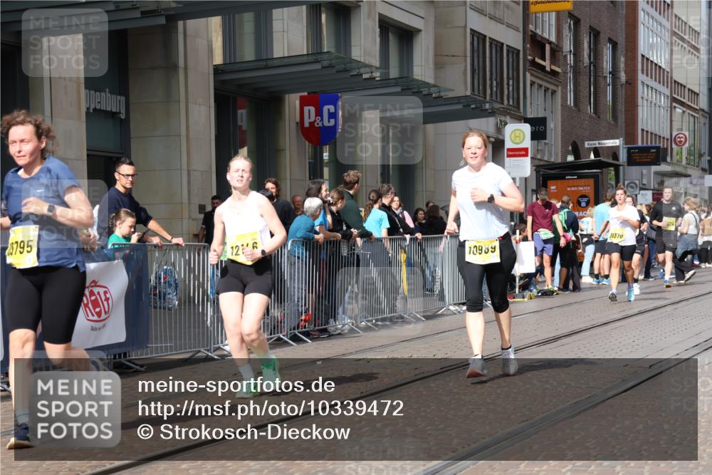 13.09.2026 - 21. swb-Marathon Bremen Strokosch-Dieckow http://msf.ph/oto/10339472 13.09.2026 11:06:30 Ziel 10323, 10378, 10654, 10663, 10795, 10849, 10989, 11021, 11066, 11257, 11370, 12124, 12146, 12219, 12249, 10376, 10681, 10682, 10852, 10853, 11021, 11028, 11029, 11240, 11340, 11374, 11432, 11460, 11690, 11729, 11849, 12217, 12479, 12485 meine-sportfotos.de