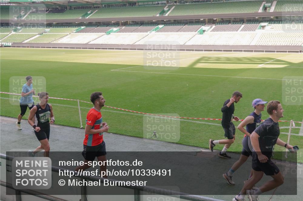 13.09.2026 - 21. swb-Marathon Bremen Michael Burmester http://msf.ph/oto/10339491 13.09.2026 13:19:06 Laufen im Stadion 311, 333, 404, 464, 486, 512, 546, 732, 753, 837, 921, 938, 1156, 1431, 1506, 1765, 1844, 1868, 1916, 2056, 2123, 2137, 2224, 2240, 2294, 2315, 2357, 2358, 2453, 2557, 2563, 2614, 2622, 2626, 2647, 2689, 2702, 2703, 2722, 2786, 2843, 2845, 2849, 2857, 2879, 2880, 2893, 2944, 2983, 2999, 3031, 3046, 3059, 3072, 3096, 3100, 3116, 3146, 3189, 3198, 3210, 3243, 3263, 3285, 3287, 3315, 3476, 3537, 3548, 3619, 3633, 3654, 3740, 3879, 4478 meine-sportfotos.de