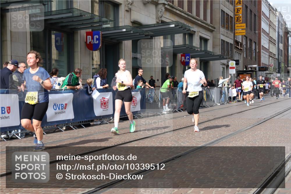 13.09.2026 - 21. swb-Marathon Bremen Strokosch-Dieckow http://msf.ph/oto/10339512 13.09.2026 11:06:31 Ziel 10323, 10378, 10654, 10663, 10795, 10849, 10989, 11066, 11257, 11370, 12124, 12146, 12219, 12249, 10376, 10681, 10682, 10852, 10853, 11021, 11028, 11029, 11240, 11340, 11374, 11432, 11460, 11690, 11729, 11849, 12217, 12479, 12485 meine-sportfotos.de
