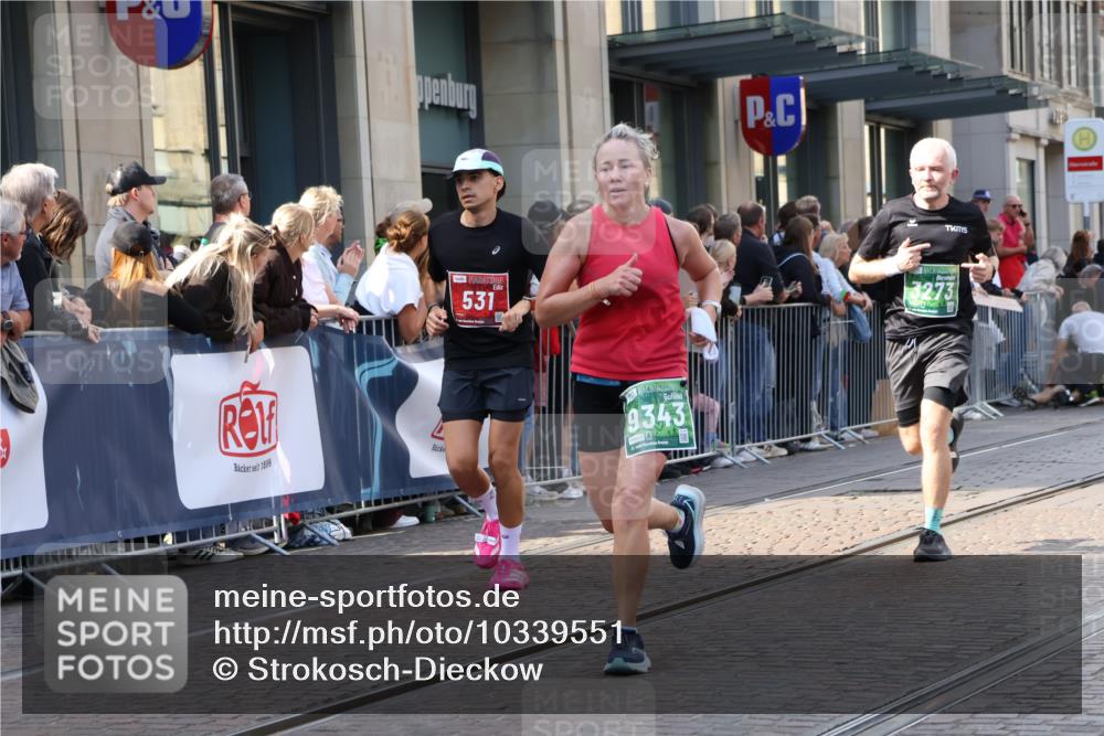 13.09.2026 - 21. swb-Marathon Bremen Strokosch-Dieckow http://msf.ph/oto/10339551 13.09.2026 13:26:57 Ziel 242, 593, 1493, 1494, 2454, 3273, 3385, 3496, 4121, 4397, 4558, 4563, 5358, 5616, 6071, 6288, 6306, 6776, 7072, 7849, 8219, 9159, 9343, 9511, 9760, 9854, 9878, 10112, 10113, 13147, 531, 946, 2089, 2779, 3076, 3302, 3510, 3527, 3852, 3893, 4327, 4441, 4598, 4919, 5054, 5689, 5937, 5943, 6289, 6314, 6375, 6455, 6548, 6580, 7027, 7246, 7317, 8112, 8303, 9150, 9511, 9551, 9854, 13097 meine-sportfotos.de
