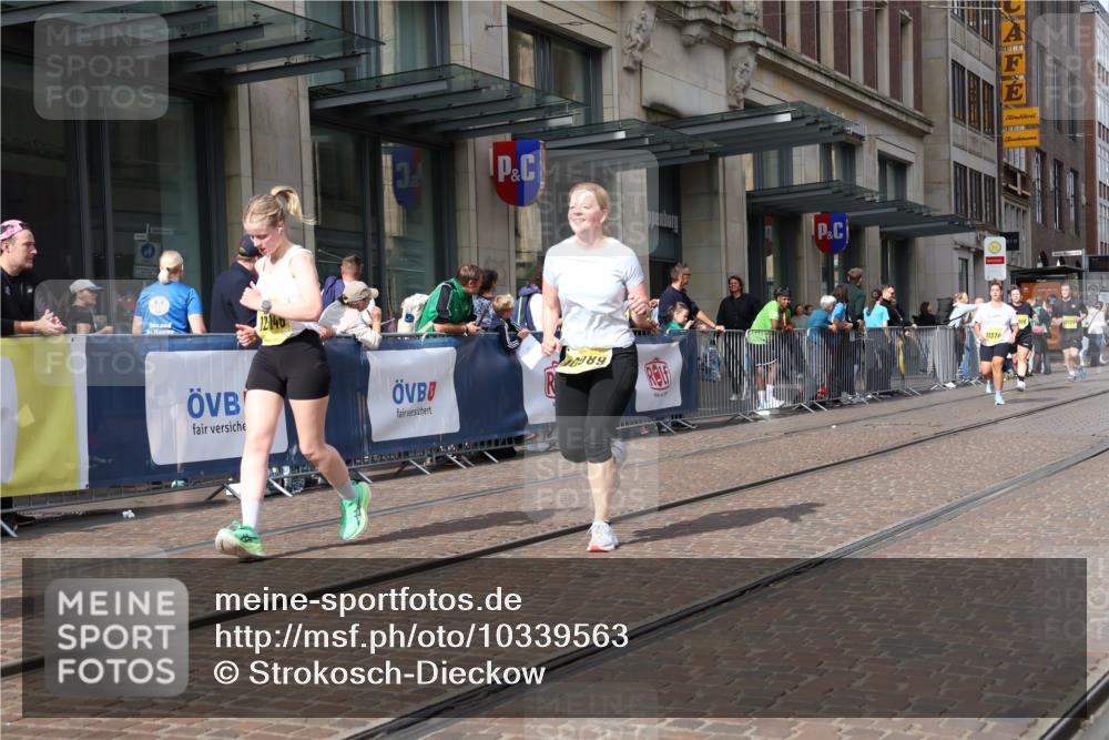 13.09.2026 - 21. swb-Marathon Bremen Strokosch-Dieckow http://msf.ph/oto/10339563 13.09.2026 11:06:32 Ziel 10323, 10378, 10654, 10663, 10795, 10849, 10989, 11066, 11257, 11370, 12124, 12146, 12219, 12249, 10376, 10654, 10681, 10682, 10849, 10852, 10853, 11021, 11028, 11240, 11340, 11374, 11432, 11460, 11690, 11729, 11849, 12217, 12479, 12485 meine-sportfotos.de