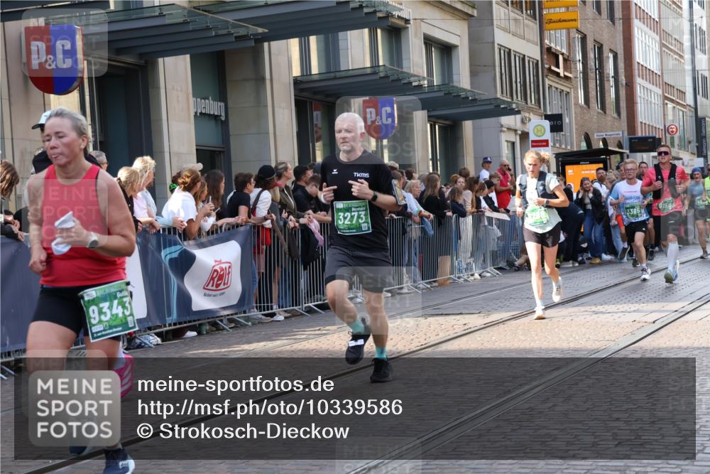 13.09.2026 - 21. swb-Marathon Bremen Strokosch-Dieckow http://msf.ph/oto/10339586 13.09.2026 13:26:58 Ziel 242, 593, 1493, 1494, 2454, 3273, 3385, 3496, 4121, 4397, 4558, 4563, 5220, 5290, 5358, 5616, 6071, 6288, 6306, 6776, 7072, 7849, 8219, 9159, 9343, 9760, 9878, 10112, 10113, 13147, 531, 946, 2089, 2779, 3076, 3302, 3510, 3527, 3852, 3893, 4327, 4441, 4598, 4919, 5054, 5689, 5937, 5943, 6289, 6314, 6375, 6455, 6548, 6580, 7027, 7246, 7317, 8112, 8303, 9150, 9511, 9551, 9854, 13097 meine-sportfotos.de