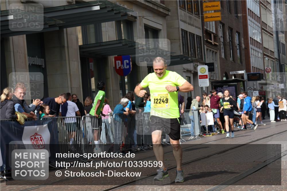 13.09.2026 - 21. swb-Marathon Bremen Strokosch-Dieckow http://msf.ph/oto/10339599 13.09.2026 11:06:41 Ziel 10156, 10360, 10378, 10663, 11066, 11100, 11257, 11370, 11393, 11439, 11684, 12124, 12219, 12249, 10323, 10654, 10795, 10849, 10852, 10853, 10989, 11021, 11028, 11240, 11340, 11370, 11374, 11432, 11729, 12146, 12217, 12485 meine-sportfotos.de