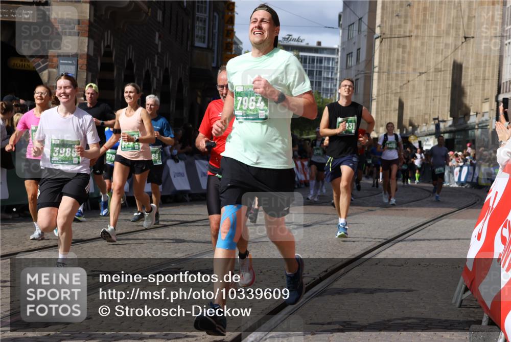 13.09.2026 - 21. swb-Marathon Bremen Strokosch-Dieckow http://msf.ph/oto/10339609 13.09.2026 13:31:46 Ziel 922, 1600, 1627, 2244, 2602, 2707, 3152, 3343, 3392, 3396, 3579, 3859, 4258, 4273, 4477, 4692, 4889, 5375, 5504, 5720, 5765, 5979, 6039, 6147, 6581, 6968, 6971, 7001, 7032, 7296, 7812, 8035, 8042, 8205, 8239, 8339, 8342, 8364, 8495, 8522, 8726, 9147, 9155, 9293, 9822, 9903, 13066, 578, 846, 2934, 3205, 3278, 3946, 4030, 4979, 4998, 5158, 5325, 6116, 6354, 7242, 7526, 7790, 8048, 8247, 8610, 8970, 9016, 9188, 9640, 9785 meine-sportfotos.de