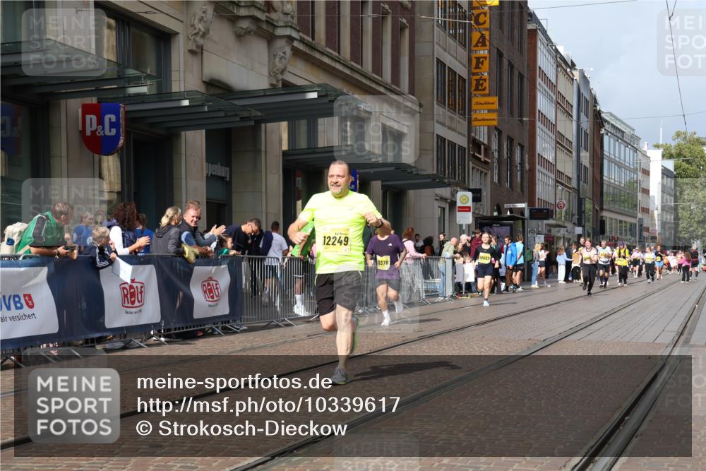 13.09.2026 - 21. swb-Marathon Bremen Strokosch-Dieckow http://msf.ph/oto/10339617 13.09.2026 11:06:42 Ziel 10156, 10360, 10378, 10663, 11066, 11100, 11257, 11393, 11439, 11684, 11696, 12124, 12219, 12249, 12255, 10323, 10654, 10795, 10849, 10852, 10853, 10989, 11021, 11028, 11240, 11370, 11374, 11432, 11729, 12146, 12217, 12219, 12485 meine-sportfotos.de
