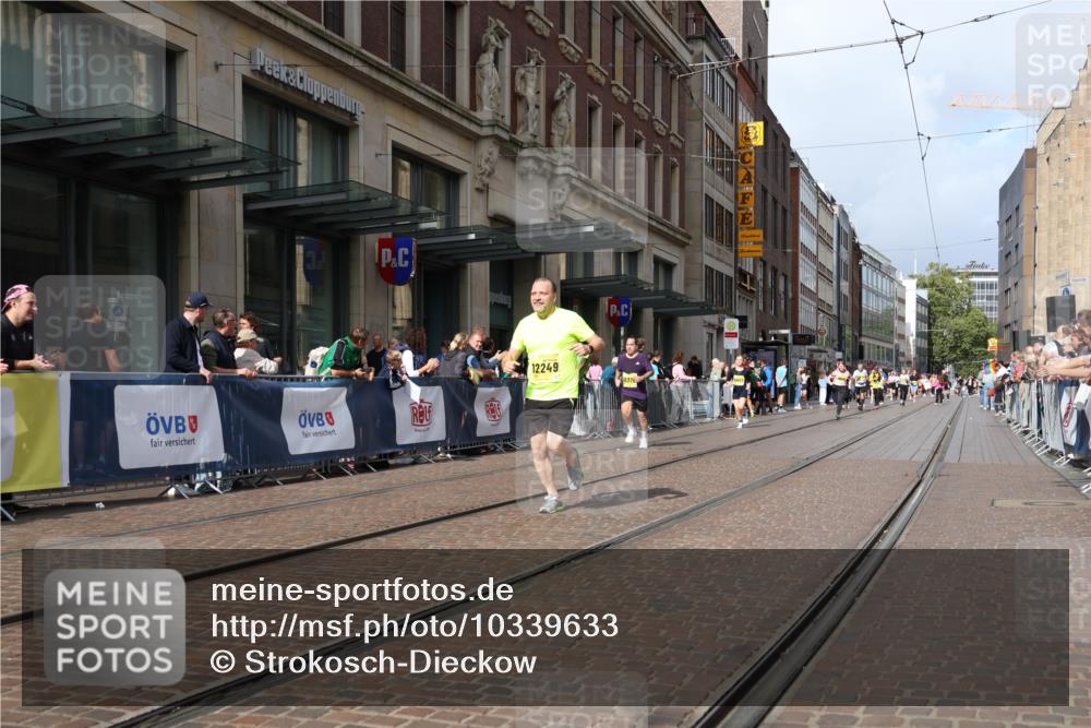 13.09.2026 - 21. swb-Marathon Bremen Strokosch-Dieckow http://msf.ph/oto/10339633 13.09.2026 11:06:42 Ziel 10156, 10360, 10378, 10663, 11066, 11100, 11257, 11393, 11439, 11684, 11696, 12124, 12219, 12249, 12255, 10323, 10654, 10795, 10849, 10852, 10853, 10989, 11021, 11028, 11240, 11370, 11374, 11432, 11729, 12146, 12217, 12219, 12485 meine-sportfotos.de