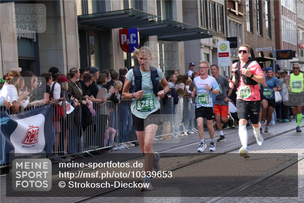 13.09.2026 - 21. swb-Marathon Bremen Strokosch-Dieckow http://msf.ph/oto/10339653 13.09.2026 13:26:59 Ziel 242, 593, 1373, 1493, 1494, 2454, 3273, 3385, 3496, 4121, 4397, 4558, 4563, 5220, 5290, 5358, 5616, 6071, 6288, 6306, 6776, 7072, 7110, 7849, 8219, 9159, 9343, 9760, 9878, 10112, 10113, 13147, 531, 946, 2089, 2779, 3076, 3302, 3510, 3527, 3852, 3893, 4327, 4397, 4441, 4563, 4598, 4919, 5054, 5689, 5937, 5943, 6289, 6314, 6375, 6455, 6580, 7027, 7246, 7317, 8112, 8303, 9150, 9511, 9551, 9854, 9878, 13097 meine-sportfotos.de