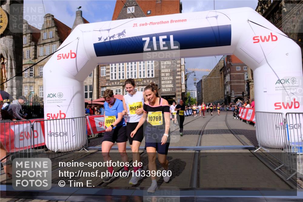 13.09.2026 - 21. swb-Marathon Bremen Tim E. http://msf.ph/oto/10339660 13.09.2026 11:09:43 Ziel 10424, 10556, 10664, 10686, 10694, 10769, 10823, 10981, 10983, 11192, 11225, 11764, 11882, 11883, 11914, 11915, 11995, 12322, 12474, 12491, 12532, 13607 meine-sportfotos.de