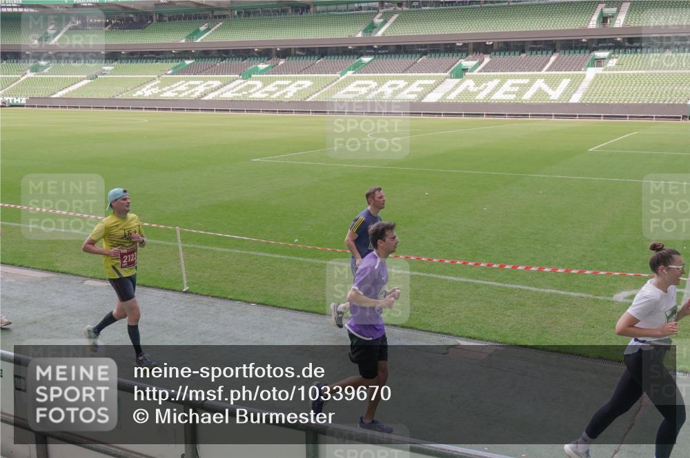 13.09.2026 - 21. swb-Marathon Bremen Michael Burmester http://msf.ph/oto/10339670 13.09.2026 13:19:27 Laufen im Stadion 333, 404, 464, 486, 512, 546, 732, 753, 921, 938, 1066, 1129, 1156, 1431, 1506, 1756, 1765, 1815, 1844, 1868, 1916, 2028, 2056, 2123, 2137, 2224, 2240, 2294, 2315, 2357, 2358, 2453, 2533, 2557, 2563, 2614, 2622, 2626, 2689, 2694, 2695, 2702, 2703, 2722, 2756, 2786, 2843, 2845, 2849, 2857, 2879, 2880, 2944, 2983, 2999, 3031, 3046, 3059, 3072, 3096, 3100, 3116, 3146, 3189, 3198, 3243, 3263, 3285, 3287, 3310, 3315, 3476, 3537, 3619, 3633, 3740, 3879, 4478 meine-sportfotos.de