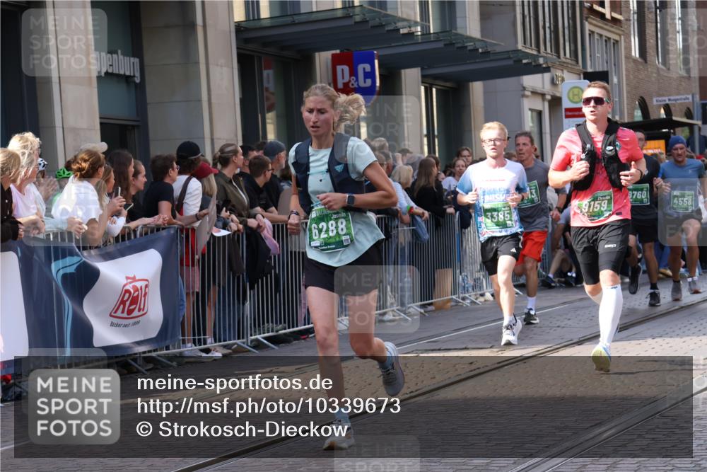 13.09.2026 - 21. swb-Marathon Bremen Strokosch-Dieckow http://msf.ph/oto/10339673 13.09.2026 13:27:00 Ziel 242, 593, 1373, 1493, 1494, 1574, 2345, 2454, 3273, 3385, 3496, 4121, 4558, 5220, 5290, 5358, 5616, 6071, 6288, 6306, 6776, 7072, 7110, 7849, 8219, 9159, 9343, 9760, 10112, 10113, 13147, 531, 946, 2089, 3076, 3302, 3510, 3527, 3852, 3893, 4327, 4397, 4441, 4563, 4598, 4919, 5054, 5689, 5937, 5943, 6289, 6314, 6375, 6455, 6580, 7027, 7246, 7317, 8112, 8303, 9150, 9511, 9551, 9854, 9878, 13097 meine-sportfotos.de