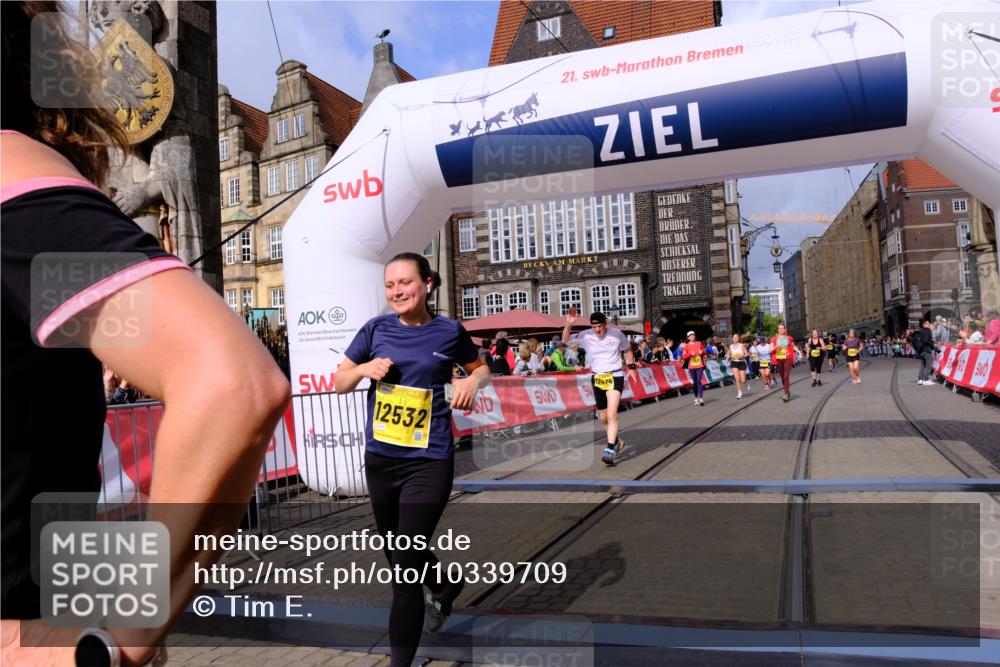13.09.2026 - 21. swb-Marathon Bremen Tim E. http://msf.ph/oto/10339709 13.09.2026 11:09:46 Ziel 10386, 10424, 10556, 10664, 10694, 10712, 10769, 10823, 10981, 11192, 11225, 11882, 11883, 11914, 11915, 11937, 11995, 12322, 12409, 12474, 12491, 12532, 13607 meine-sportfotos.de