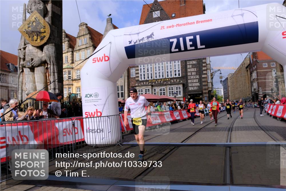 13.09.2026 - 21. swb-Marathon Bremen Tim E. http://msf.ph/oto/10339733 13.09.2026 11:09:48 Ziel 10234, 10386, 10417, 10424, 10556, 10664, 10694, 10712, 10769, 10785, 10823, 10981, 11192, 11225, 11882, 11883, 11914, 11915, 11937, 11995, 12322, 12409, 12474, 12532 meine-sportfotos.de