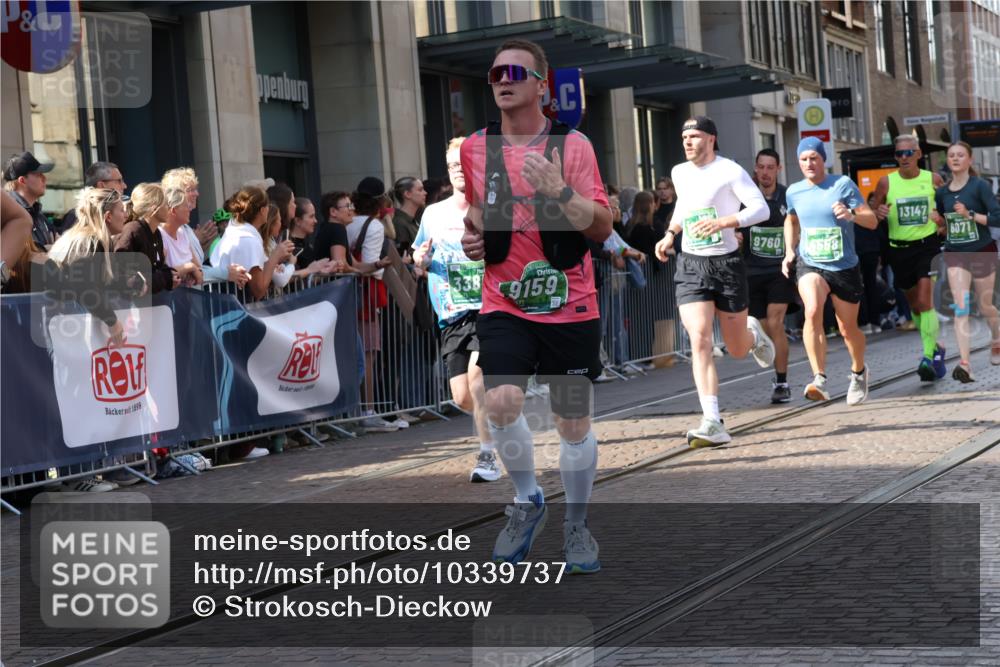 13.09.2026 - 21. swb-Marathon Bremen Strokosch-Dieckow http://msf.ph/oto/10339737 13.09.2026 13:27:01 Ziel 242, 593, 940, 1373, 1493, 1494, 1574, 2345, 2454, 3273, 3385, 3496, 4121, 4558, 5220, 5290, 5358, 5616, 6071, 6288, 6306, 6776, 7072, 7110, 7849, 8219, 9159, 9343, 9760, 10112, 10113, 13147, 531, 946, 1493, 1494, 2089, 3076, 3302, 3510, 3527, 3852, 3893, 4327, 4397, 4441, 4563, 4598, 4919, 5054, 5689, 5937, 5943, 6289, 6314, 6375, 6455, 6580, 7027, 7072, 7246, 7317, 8112, 8303, 9150, 9511, 9551, 9854, 9878, 13097 meine-sportfotos.de