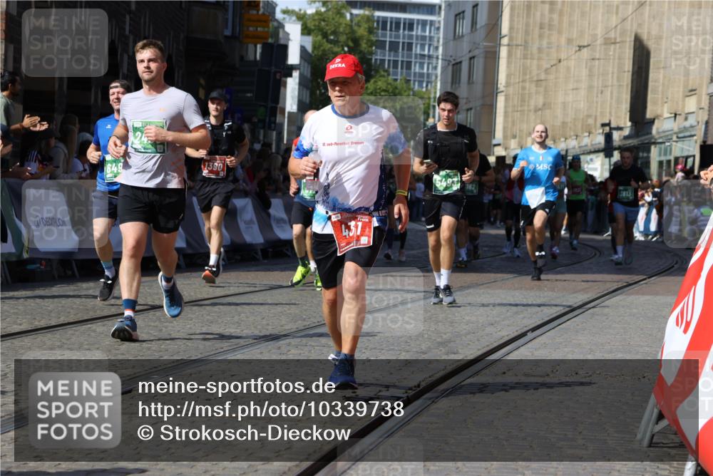 13.09.2026 - 21. swb-Marathon Bremen Strokosch-Dieckow http://msf.ph/oto/10339738 13.09.2026 13:20:26 Ziel 205, 431, 495, 511, 655, 1058, 1252, 1390, 1537, 1750, 1931, 1972, 2122, 2343, 2807, 2885, 2903, 3685, 3690, 4287, 5340, 5389, 5583, 5813, 5837, 6663, 7341, 7404, 7531, 7664, 9518, 9756, 13192, 541, 876, 1528, 2493, 3813, 4174, 4357, 4358, 5493, 5855, 6495, 6496, 7411, 9162, 9721, 9949 meine-sportfotos.de