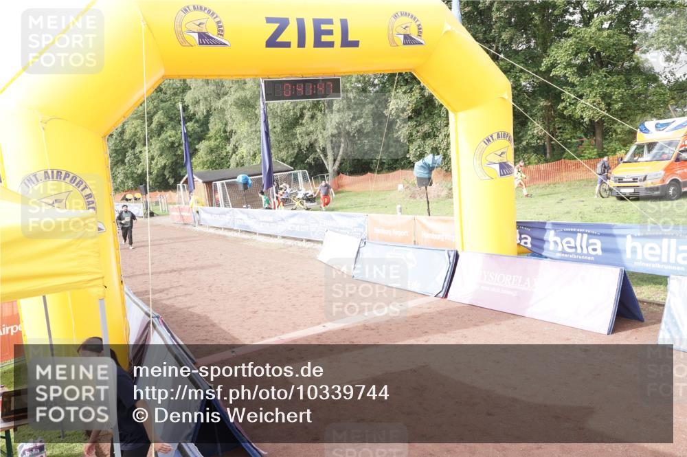 13.09.2026 - Airport Race Dennis Weichert http://msf.ph/oto/10339744 13.09.2026 10:42:20 Ziel 5058, 5059 meine-sportfotos.de