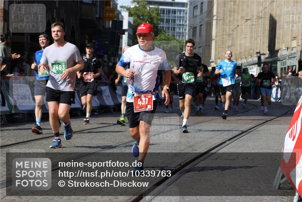 13.09.2026 - 21. swb-Marathon Bremen Strokosch-Dieckow http://msf.ph/oto/10339763 13.09.2026 13:20:26 Ziel 205, 431, 495, 511, 655, 1058, 1252, 1390, 1537, 1750, 1931, 1972, 2122, 2343, 2807, 2885, 2903, 3685, 3690, 4287, 5340, 5389, 5583, 5813, 5837, 6663, 7341, 7404, 7531, 7664, 9518, 9756, 13192, 541, 876, 1528, 2493, 3813, 4174, 4357, 4358, 5493, 5855, 6495, 6496, 7411, 9162, 9721, 9949 meine-sportfotos.de
