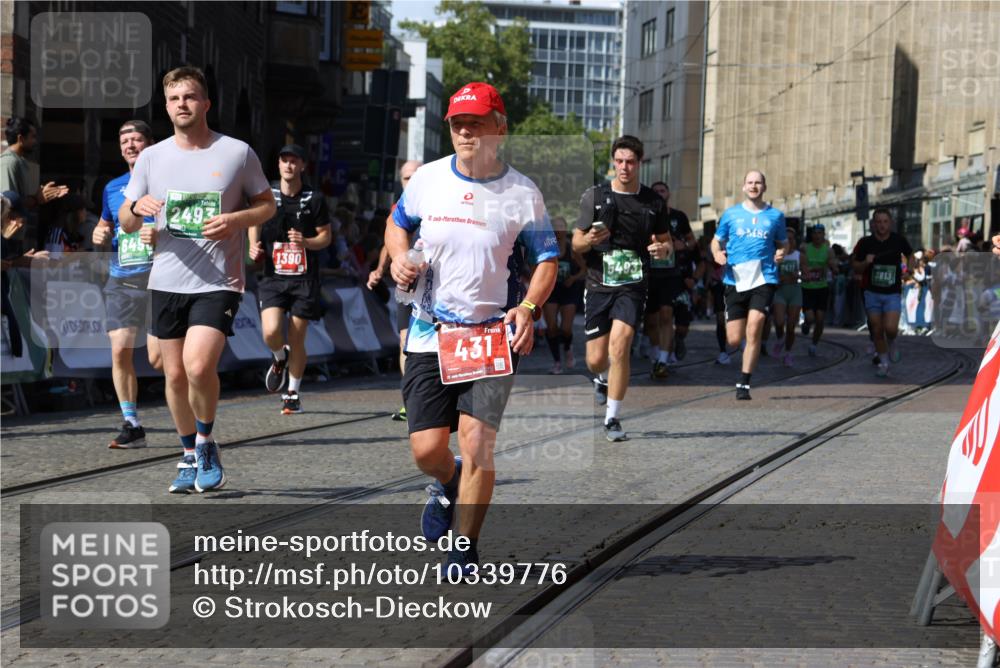 13.09.2026 - 21. swb-Marathon Bremen Strokosch-Dieckow http://msf.ph/oto/10339776 13.09.2026 13:20:26 Ziel 205, 431, 495, 511, 655, 1058, 1252, 1390, 1537, 1750, 1931, 1972, 2122, 2343, 2807, 2885, 2903, 3685, 3690, 4287, 5340, 5389, 5583, 5813, 5837, 6663, 7341, 7404, 7531, 7664, 9518, 9756, 13192, 541, 876, 1528, 2493, 3813, 4174, 4357, 4358, 5493, 5855, 6495, 6496, 7411, 9162, 9721, 9949 meine-sportfotos.de