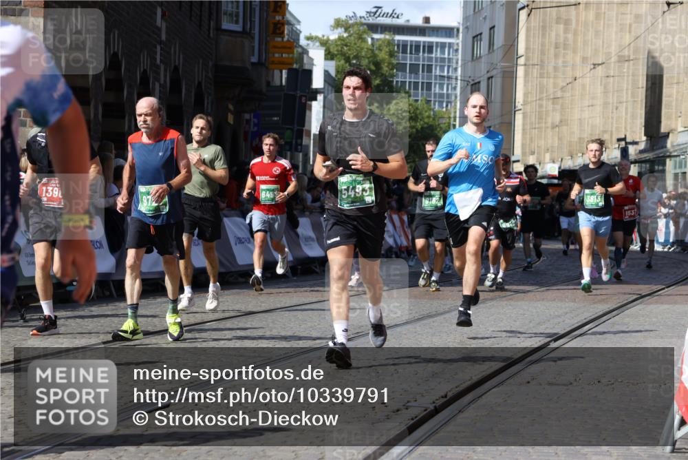 13.09.2026 - 21. swb-Marathon Bremen Strokosch-Dieckow http://msf.ph/oto/10339791 13.09.2026 13:20:28 Ziel 205, 431, 511, 655, 1058, 1252, 1390, 1537, 1750, 1931, 2122, 2343, 2807, 2885, 2903, 3685, 3690, 4287, 5340, 5389, 5583, 5813, 5837, 6663, 7018, 7341, 7531, 7664, 9518, 9756, 541, 876, 1528, 3813, 4174, 4357, 4358, 5493, 5855, 6495, 6496, 7411, 9162, 9721, 9949 meine-sportfotos.de
